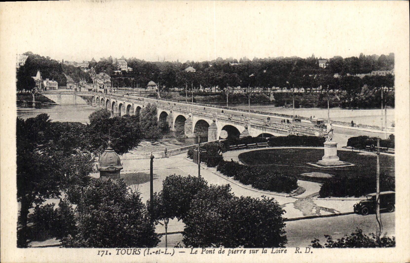 CPA Tours I et L le pont de Pierre sur la Loire 