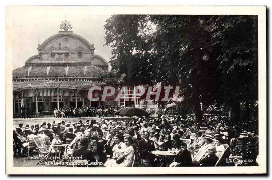 CPA Vichy Concert sur la terrasse du casino 
