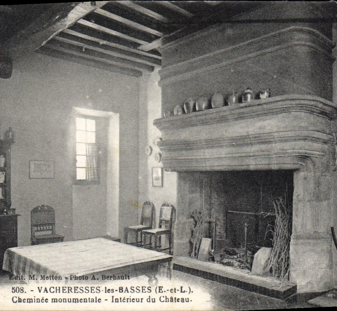 Vacheresses-les-Basses (E.-et-L.) — Cheminée monumentale — Intérieur du Château — Edit. M. Metton, Photo A. Berhault, n° 508