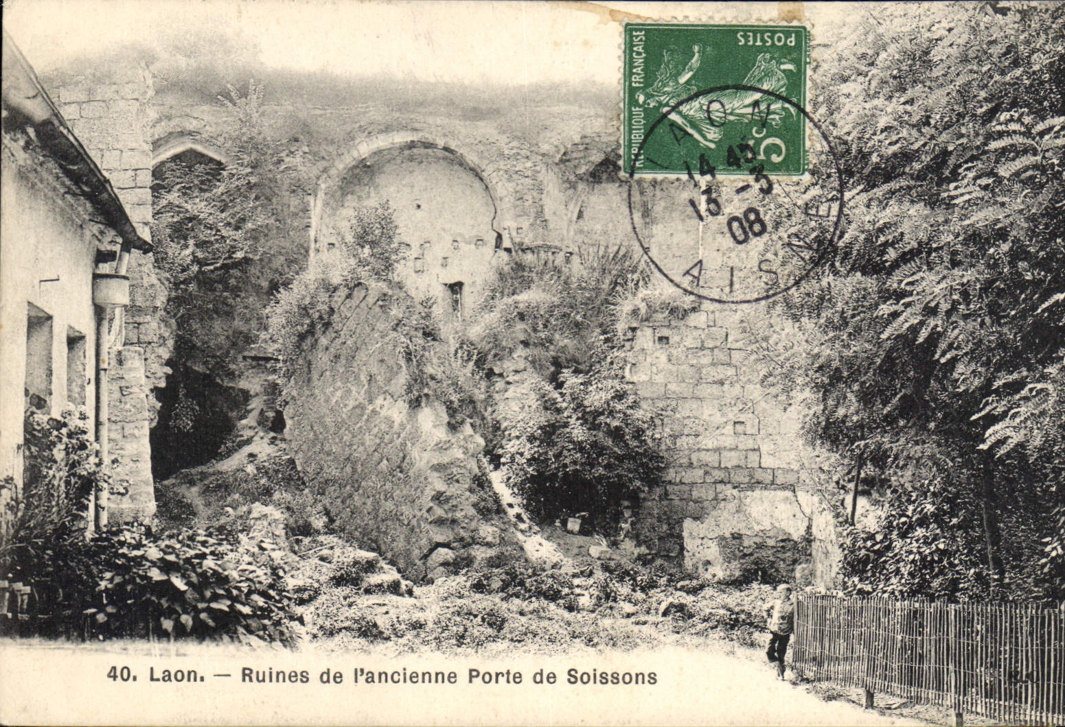 CPA Laon Ruines de l'ancienne Porte de Soissons 