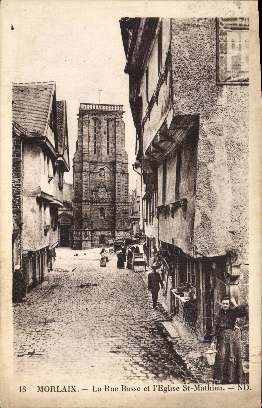 CPA Morlaix La Rue Basse et l'Eglise St Mathieu 