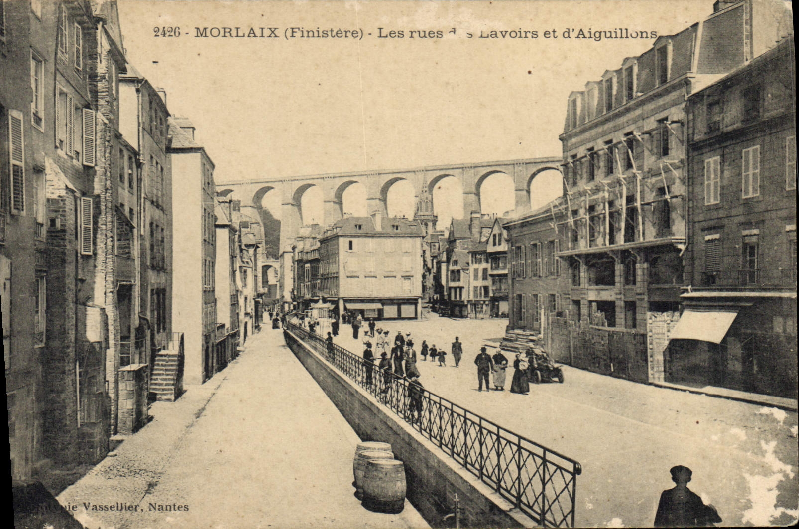 CPA Morlaix Finistere Les rues des Lavoirs et d' Aiguillons 