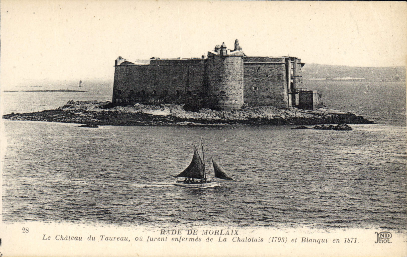 CPA Rade de Morlaix Le Chateau du Taureau 