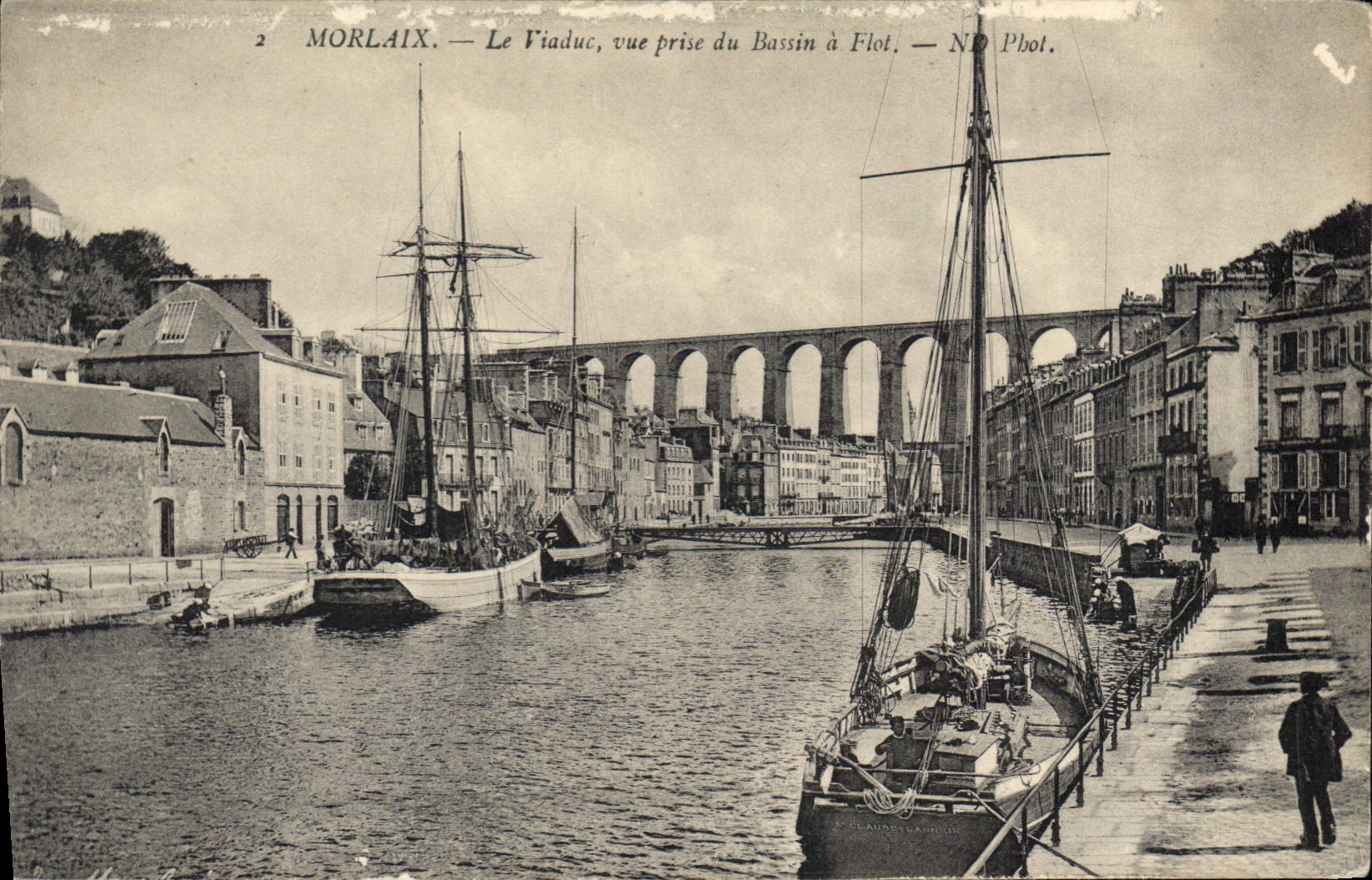 CPA Morlaix le Viaduc vue prise du Bassin a Flot Bateaux