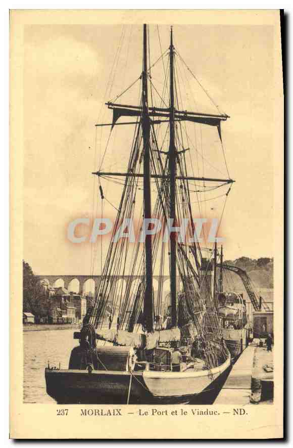 CPA Morlaix Le Port et le Viaduc Bateau