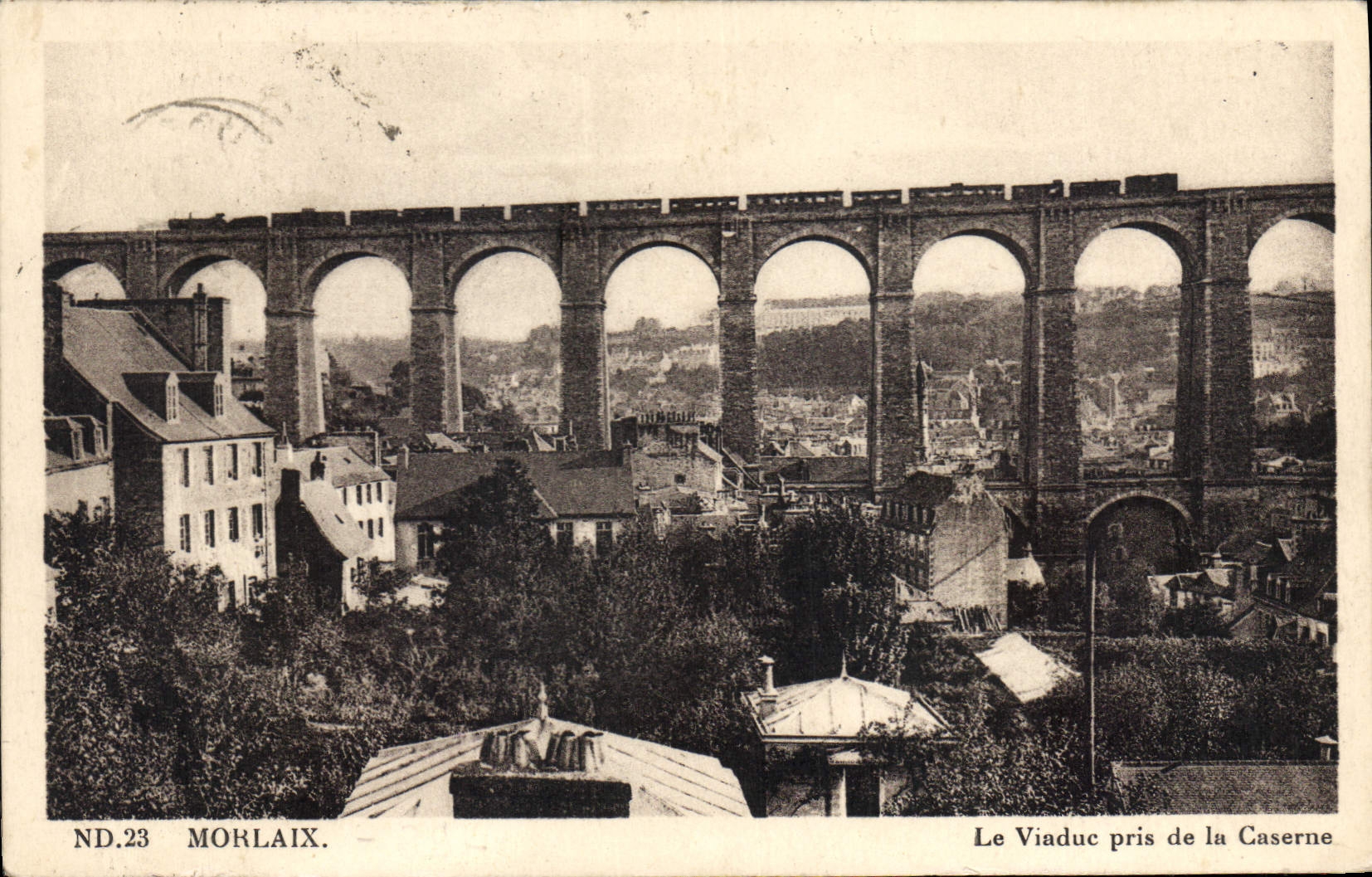 CPA Morlaix Le Viaduc pris de la Caserne 