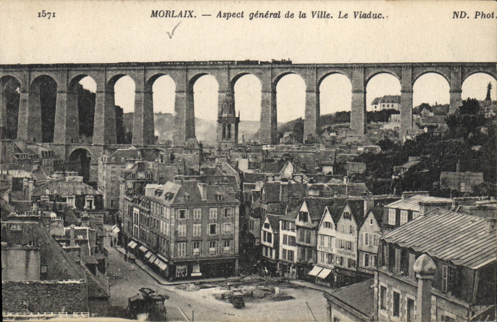 CPA Morlaix Aspect general de la Ville le Viaduc 