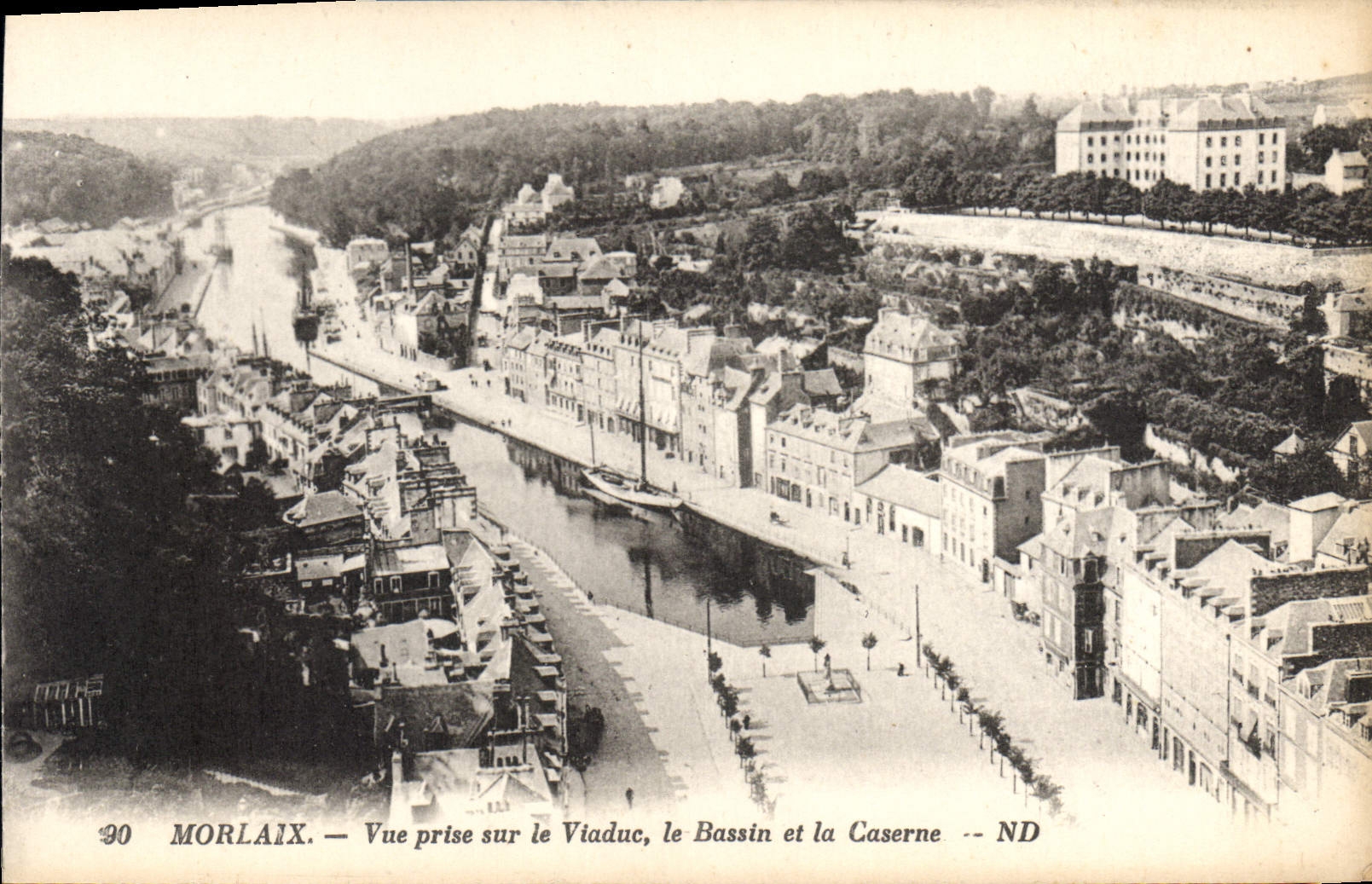 Morlaix — Vue prise sur le Viaduc, le Bassin et la Caserne — ND