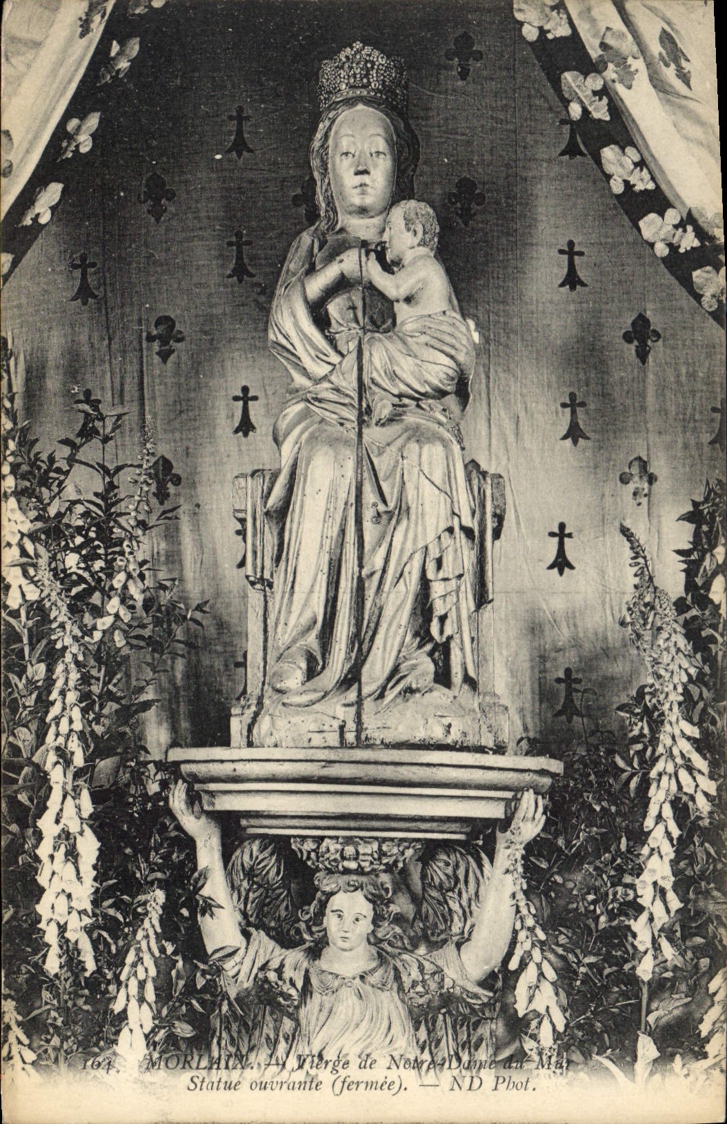 CPA Morlaix Vierge de Notre Dame Statue fermee 