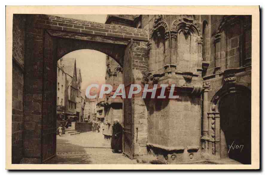 CPA La Douce France Bretagne Morlaix Fenestere La Rue Basse vue de l'Eglise Saint Mathieu 