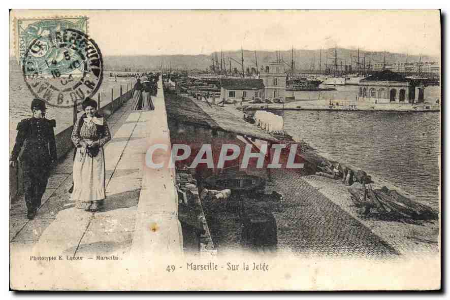 CPA Marseille Sur la Jetee 
