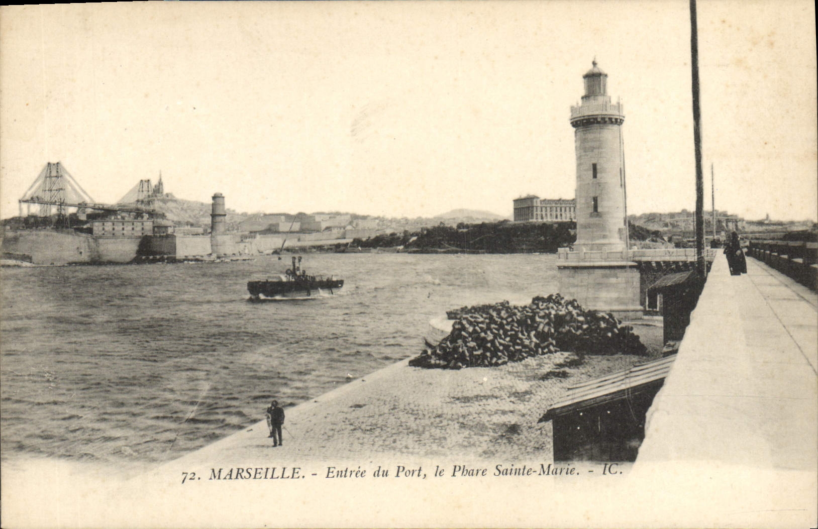 Marseille - Entrée du Port, le Phare Sainte-Marie - IC.