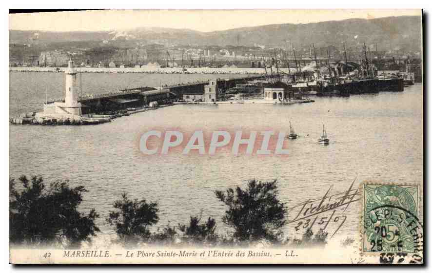 CPA Marseille Le Phare Sainte Marie el l'Entree des Bassins 
