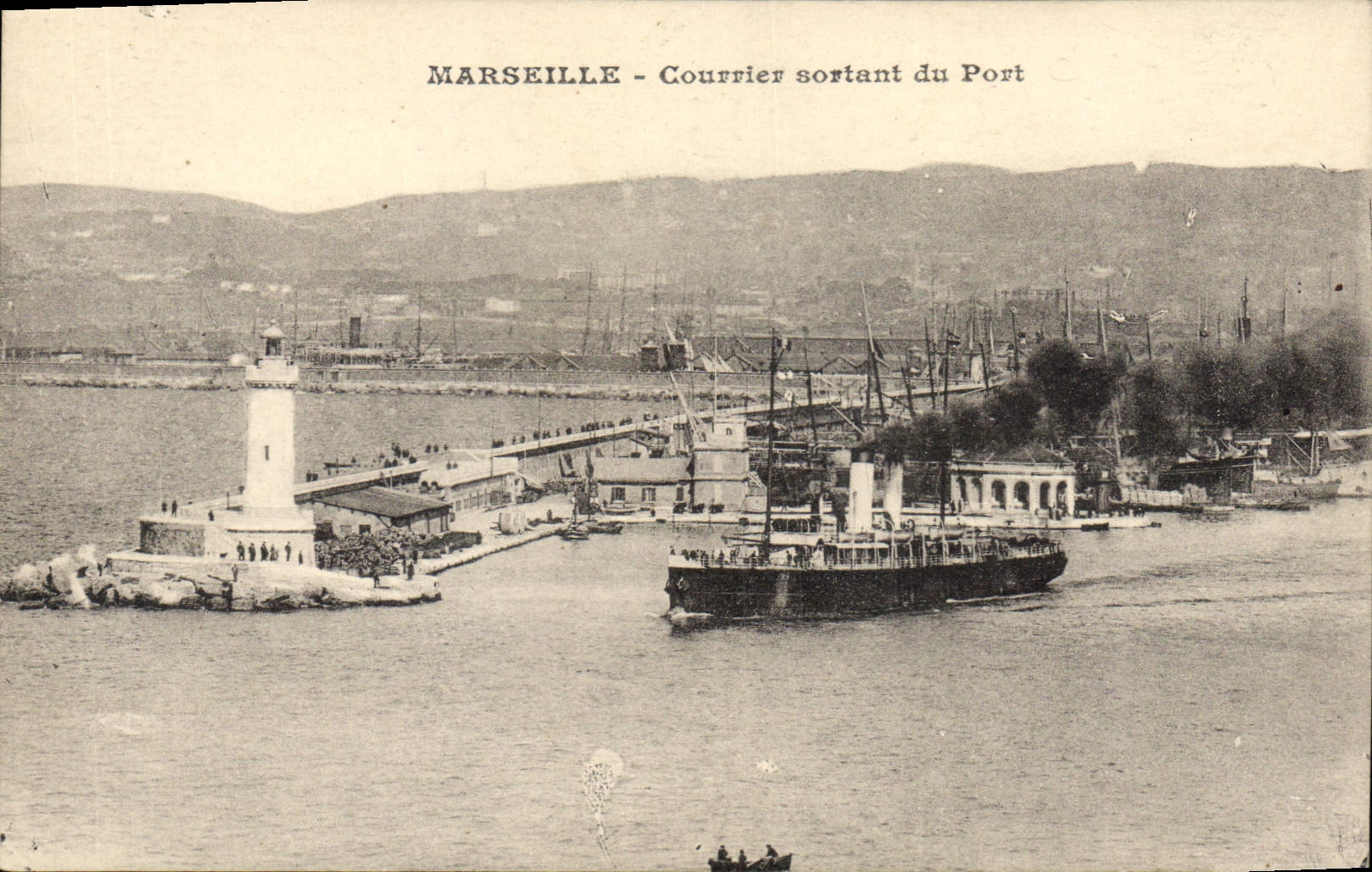Marseille - Courrier sortant du Port — vue du phare et du vapeur