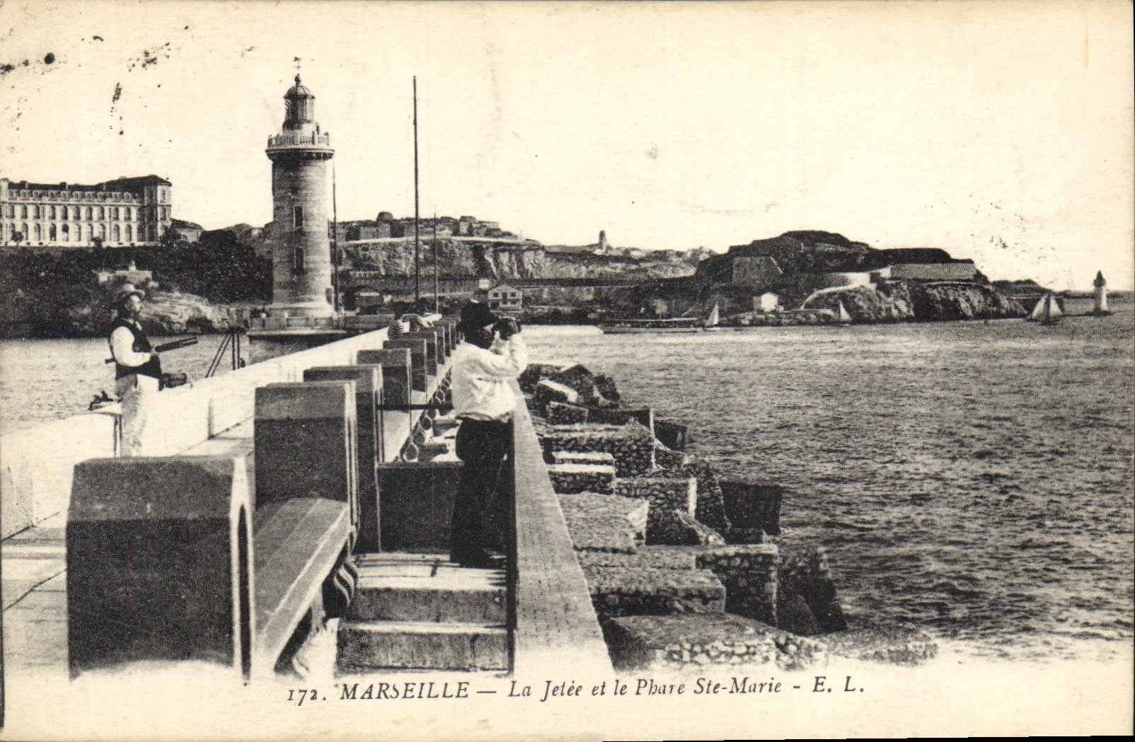 CPA Marseille Le Phare Ste Marie 