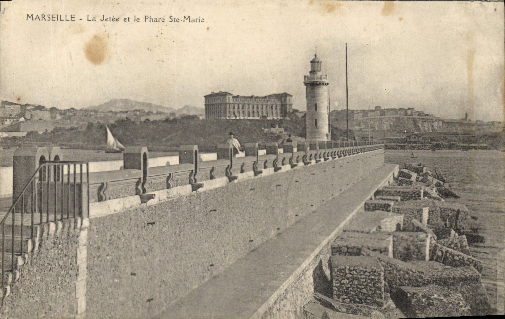CPA Marseille La Jetee Le Phare Ste Marie 