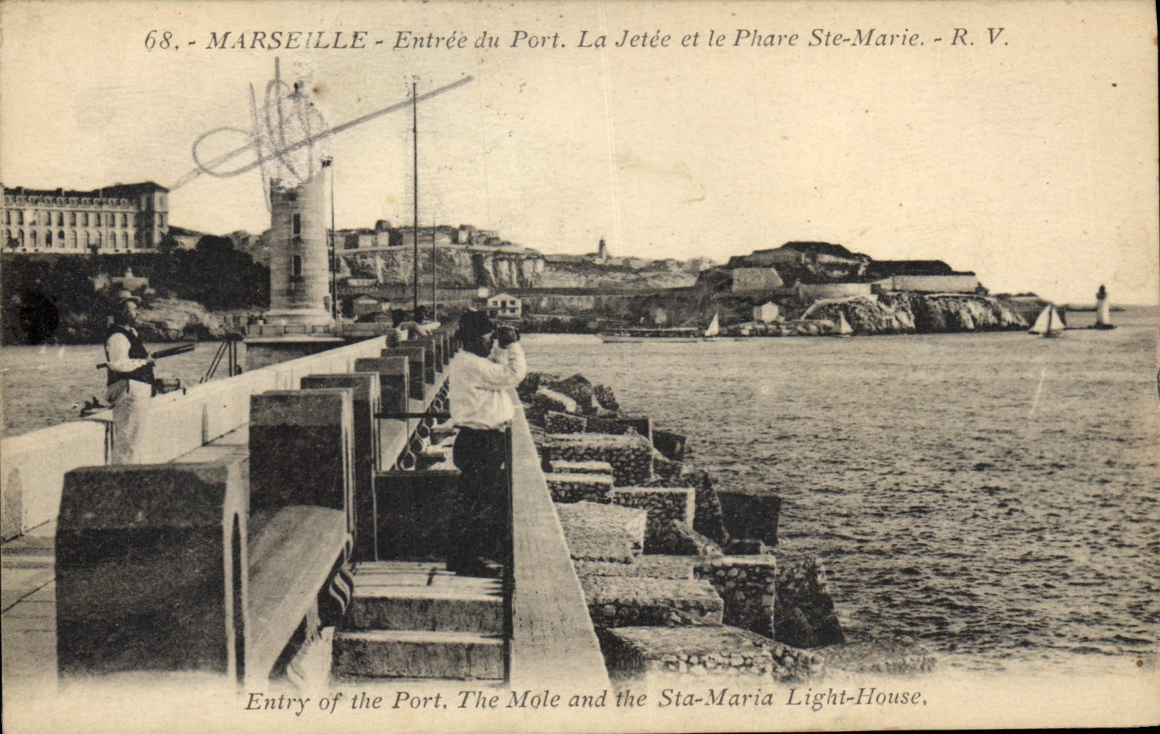 MARSEILLE - Entrée du Port. La Jetée et le Phare Ste-Marie. - R. V.