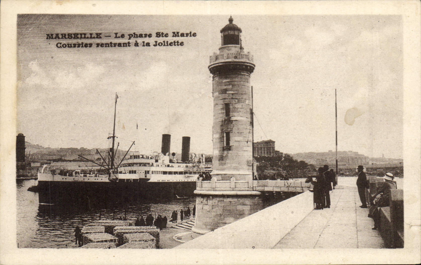 CPA Marseille le Phare Ste Marie Courrier rentrant a la Joliette 