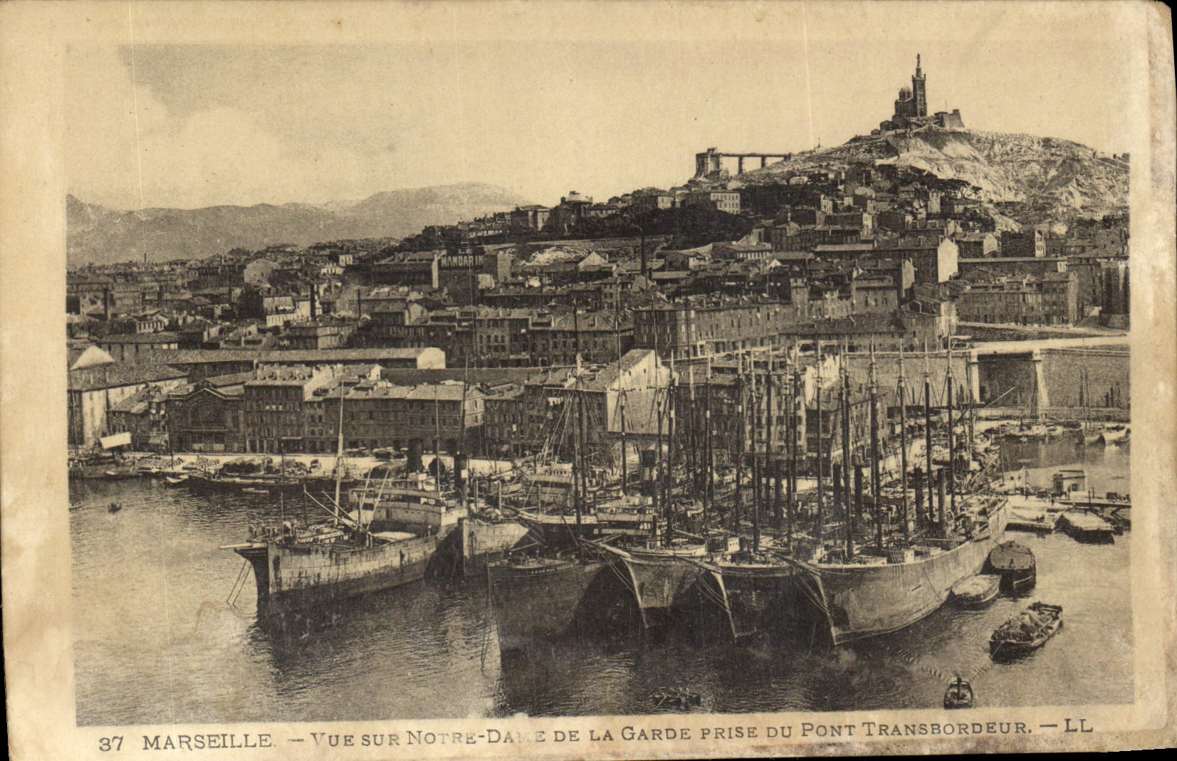 Marseille — Vue sur Notre-Dame de la Garde prise du Pont Transbordeur — LL