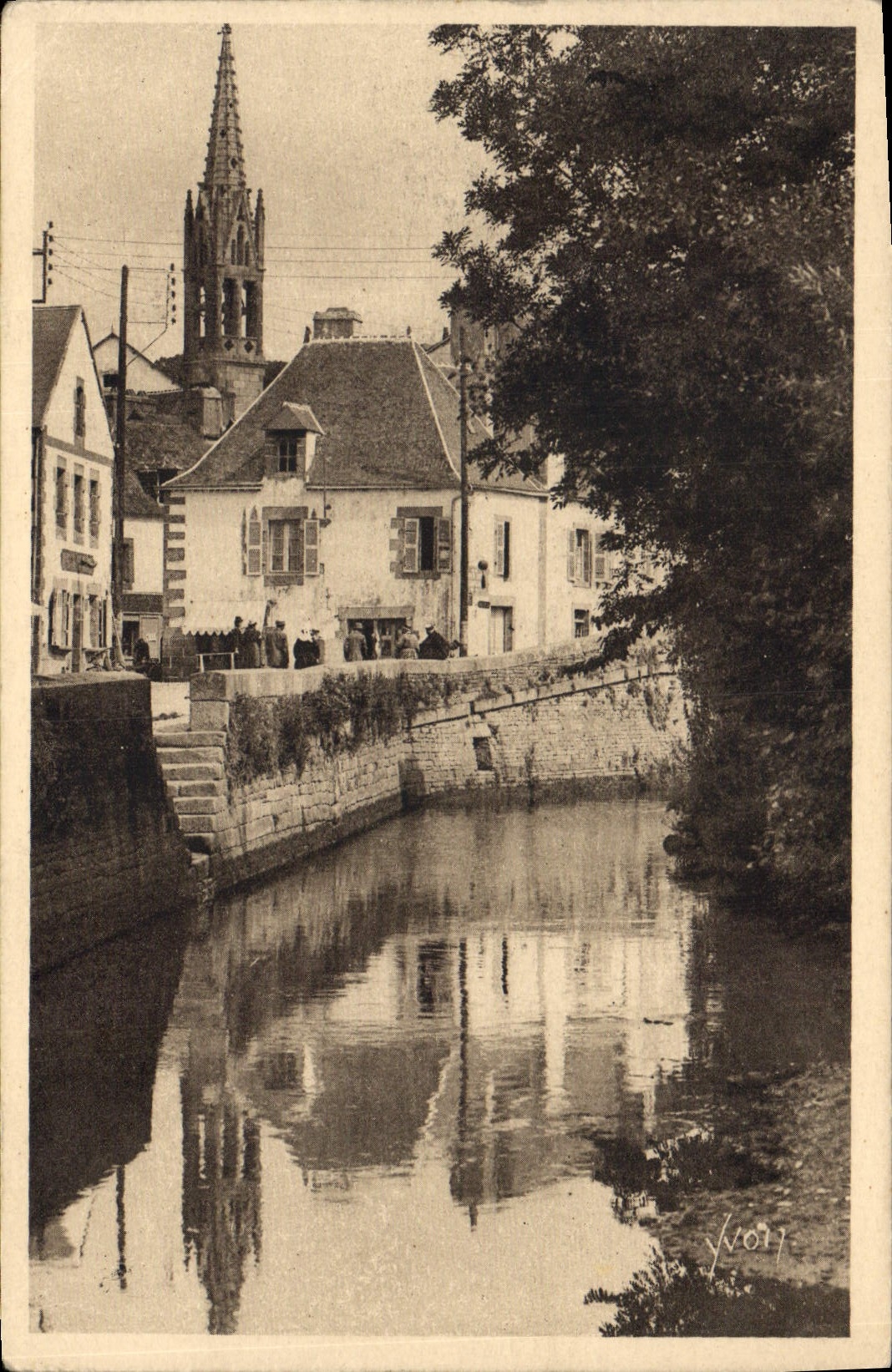 CPA Bretagne Pont Aven Finistere l'Aven a travers la ville 