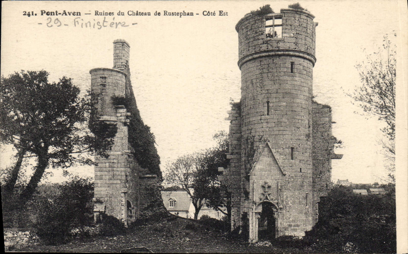 CPA Pont Aven Ruines du chateau de Rustophane Cote Est 