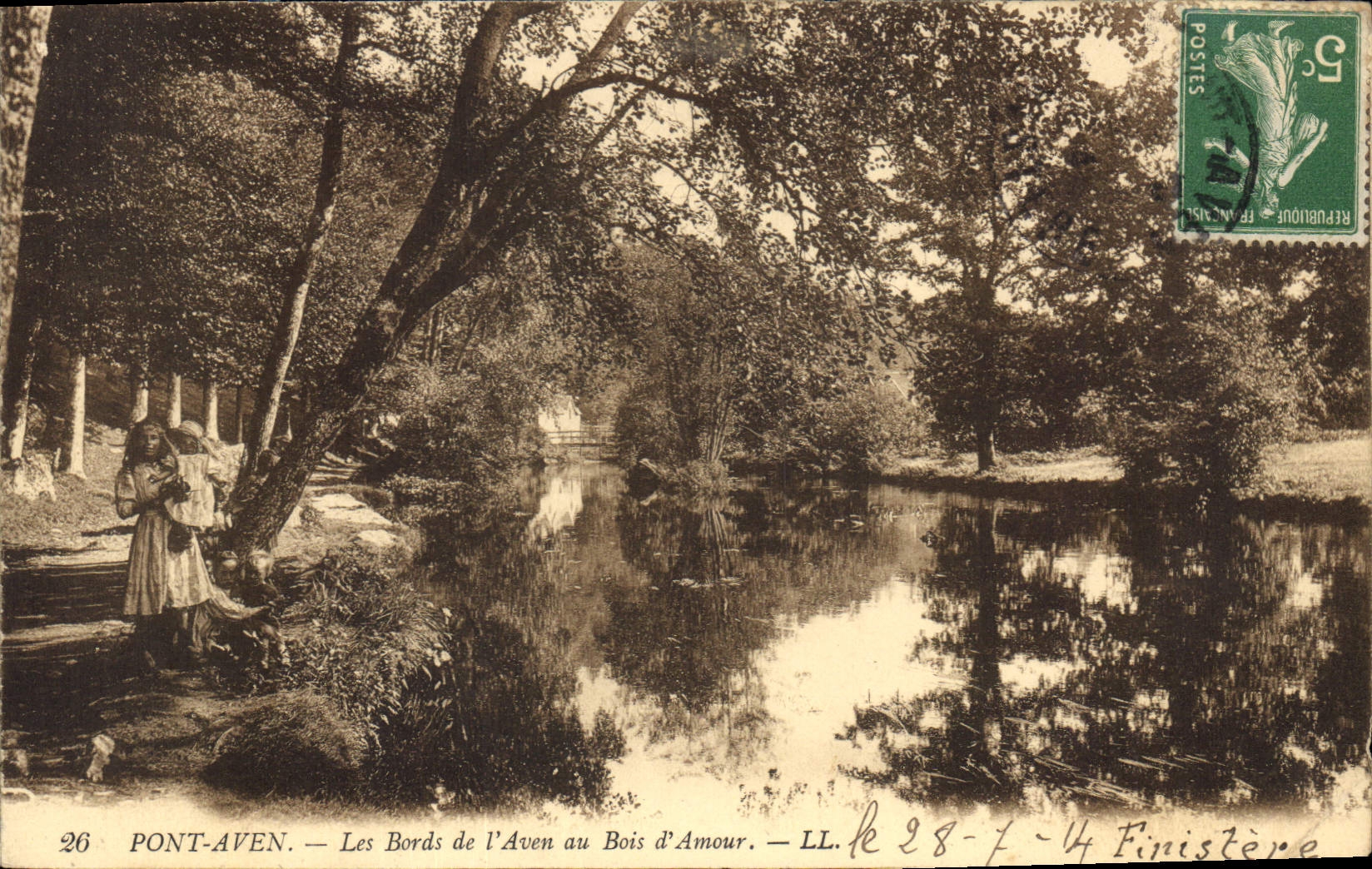 CPA Pont Aven les Bords de l'Aven au Bois d'Amour 