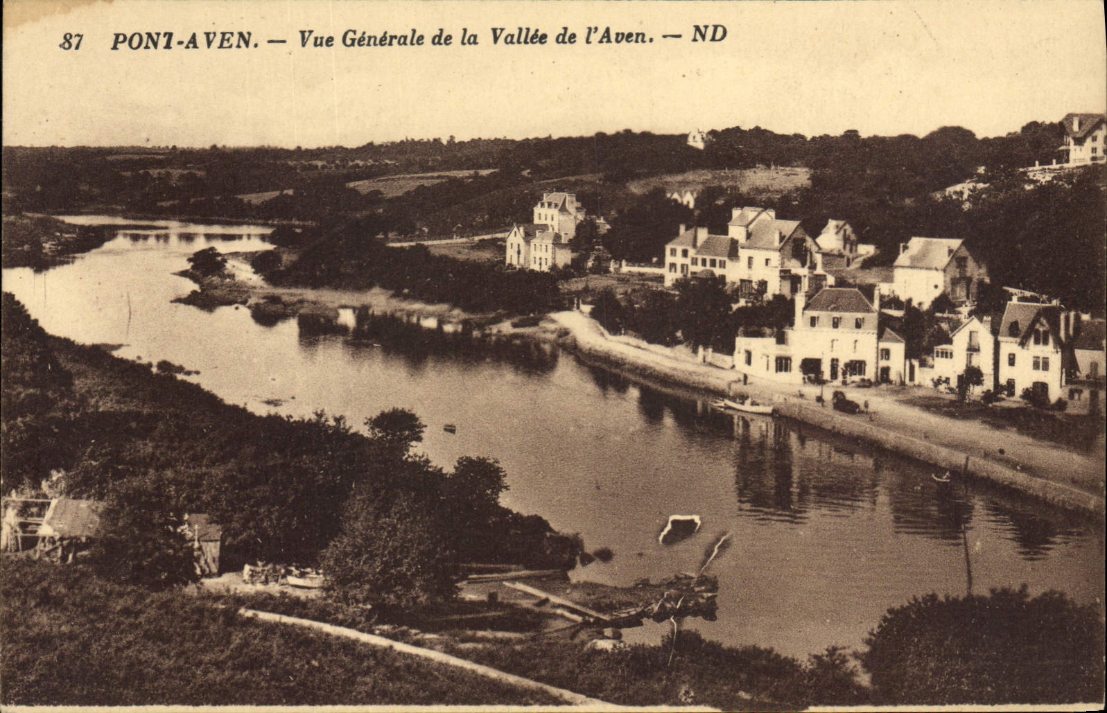CPA Pont Aven vue generale de la Vallee de l'Aven 