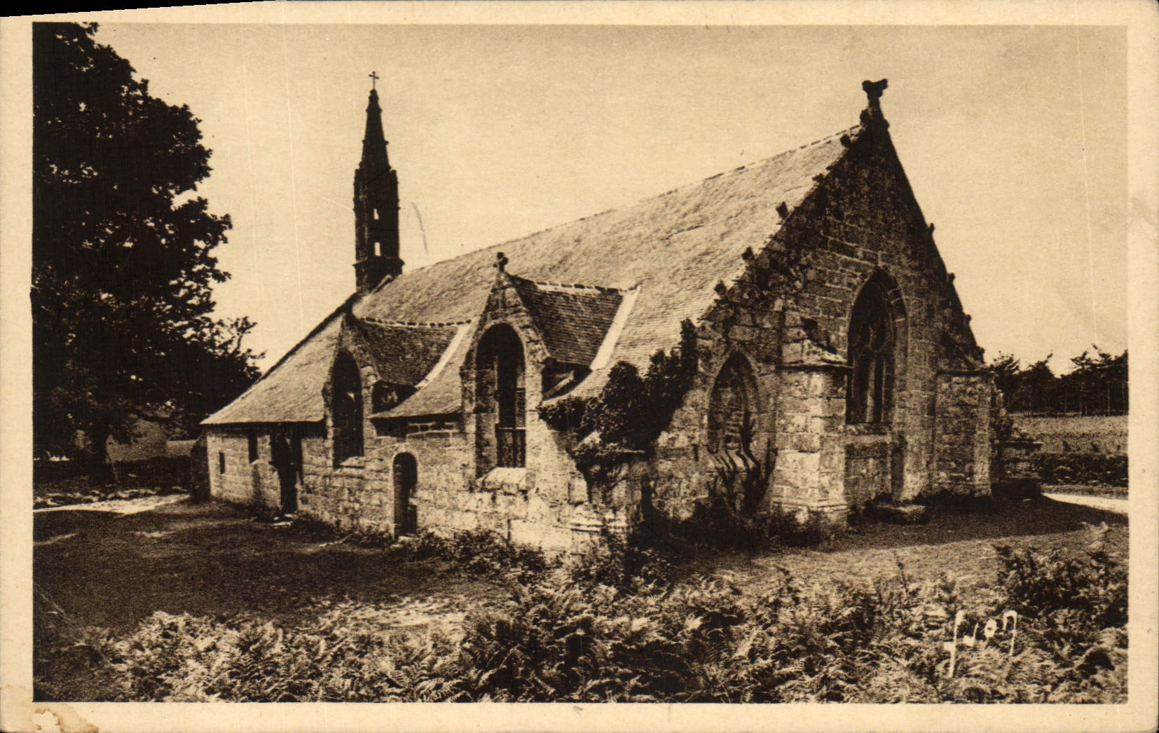 CPA Pont Aven Finistere La chapelle Tremalo au bois d'amour 