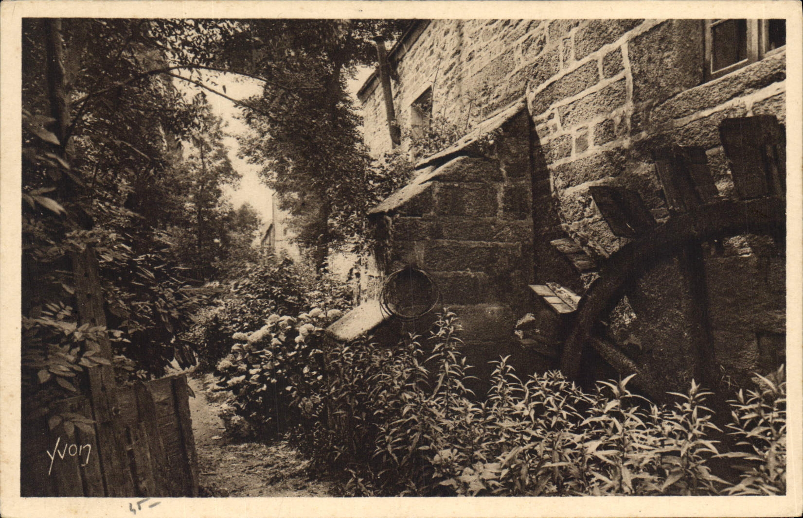 CPA Bretagne Pont Aven Finistere Vieux Moulin au long d'un sentier Fleuri 