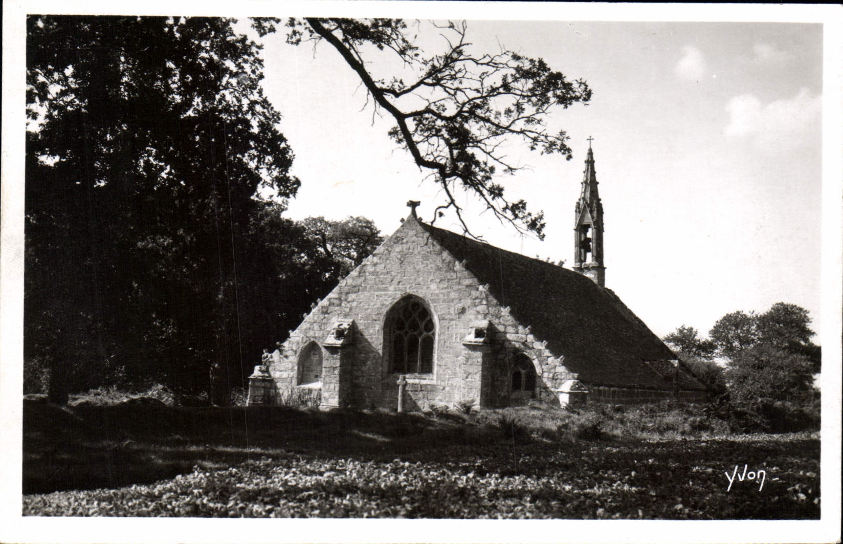 CPA La Douce France Pont Aven Finistere Chapelle Tremalo au bois d'Amour 