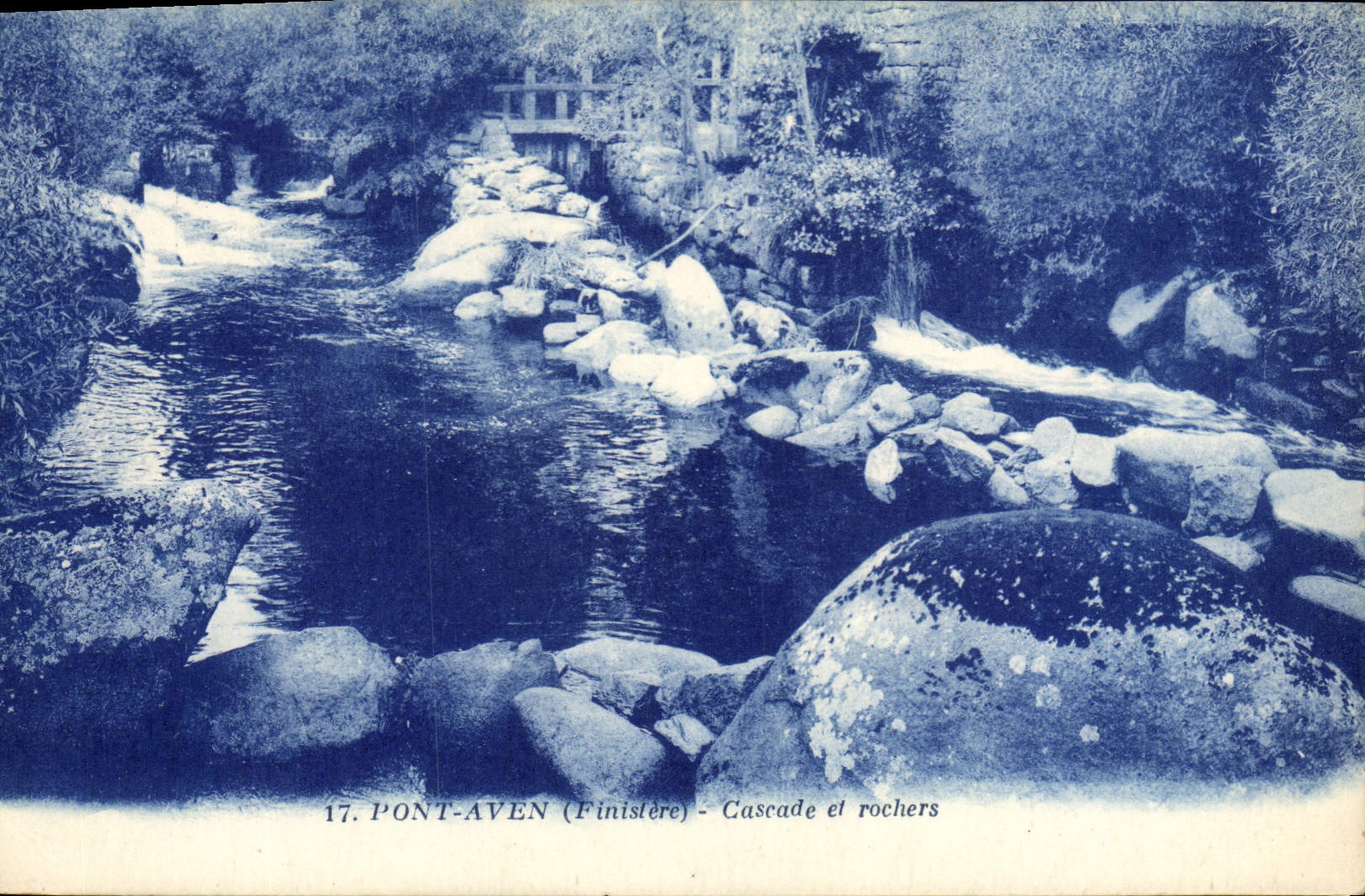 CPA Pont Aven Finistere Cascade et rochers 