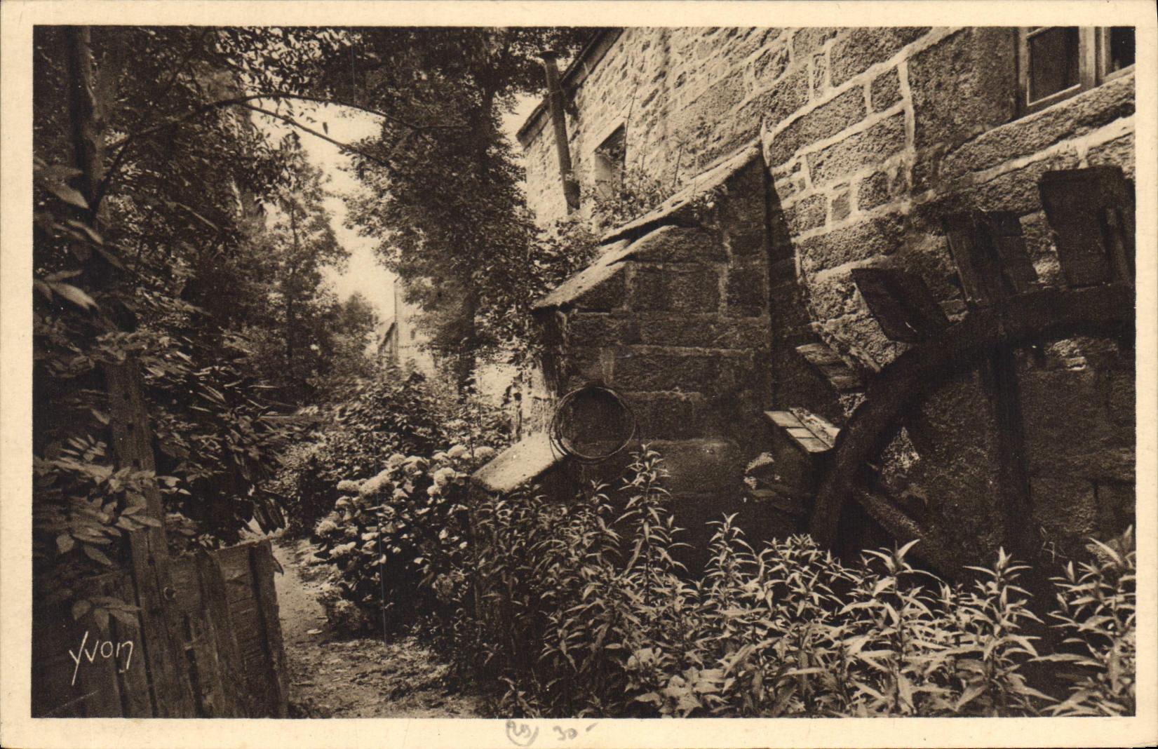 CPA Bretagne Pont Aven Finistere Vieux Moulin au long d'un sentier Beuri 