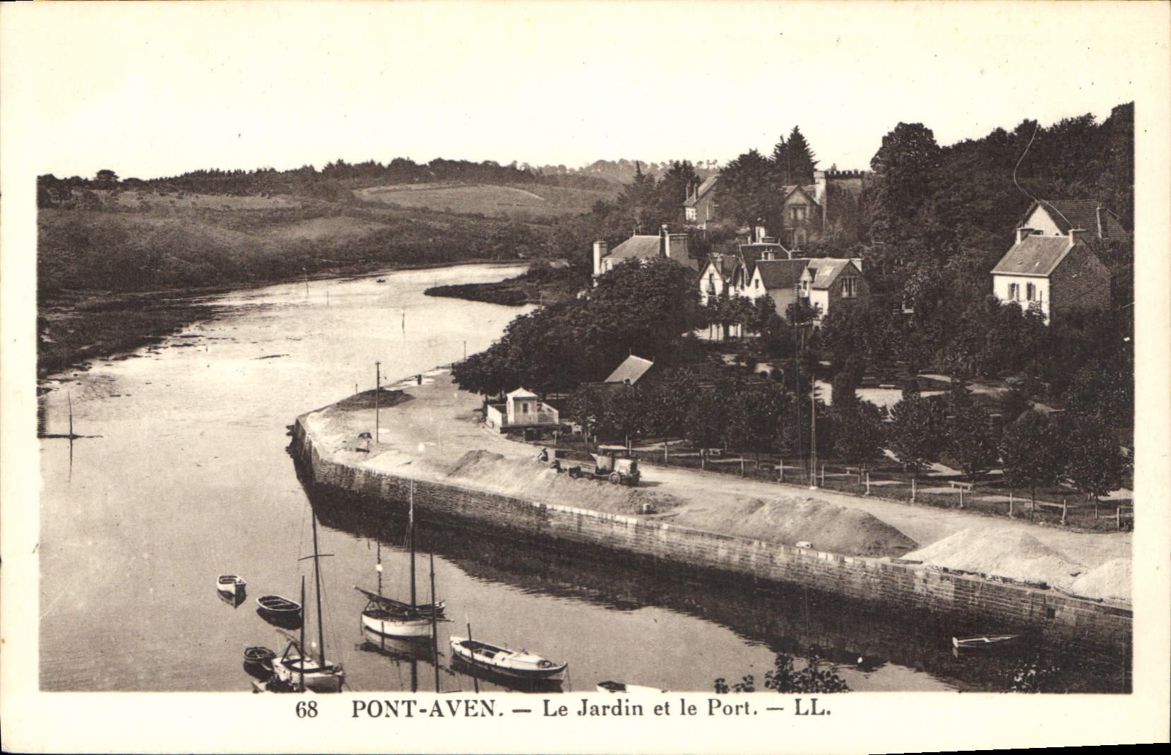 CPA Pont Aven Le Jardin et le Port 