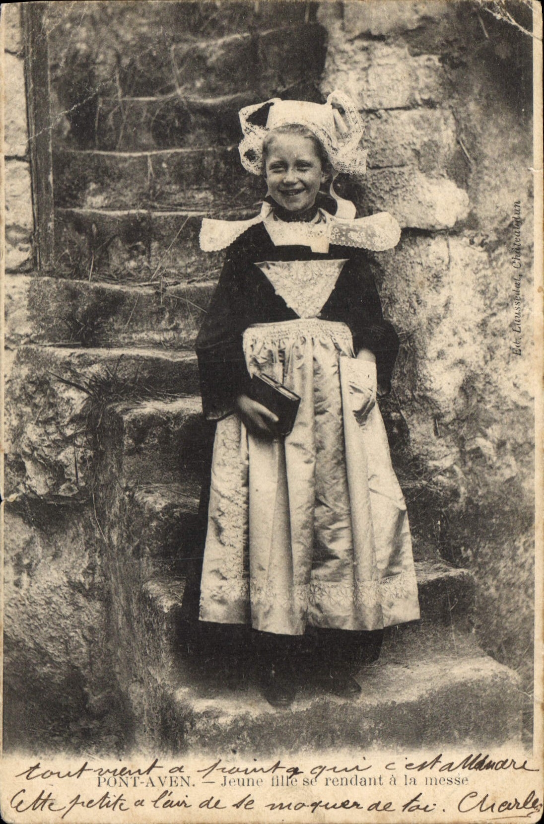CPA Pont Aven Jeune fille Folklore
