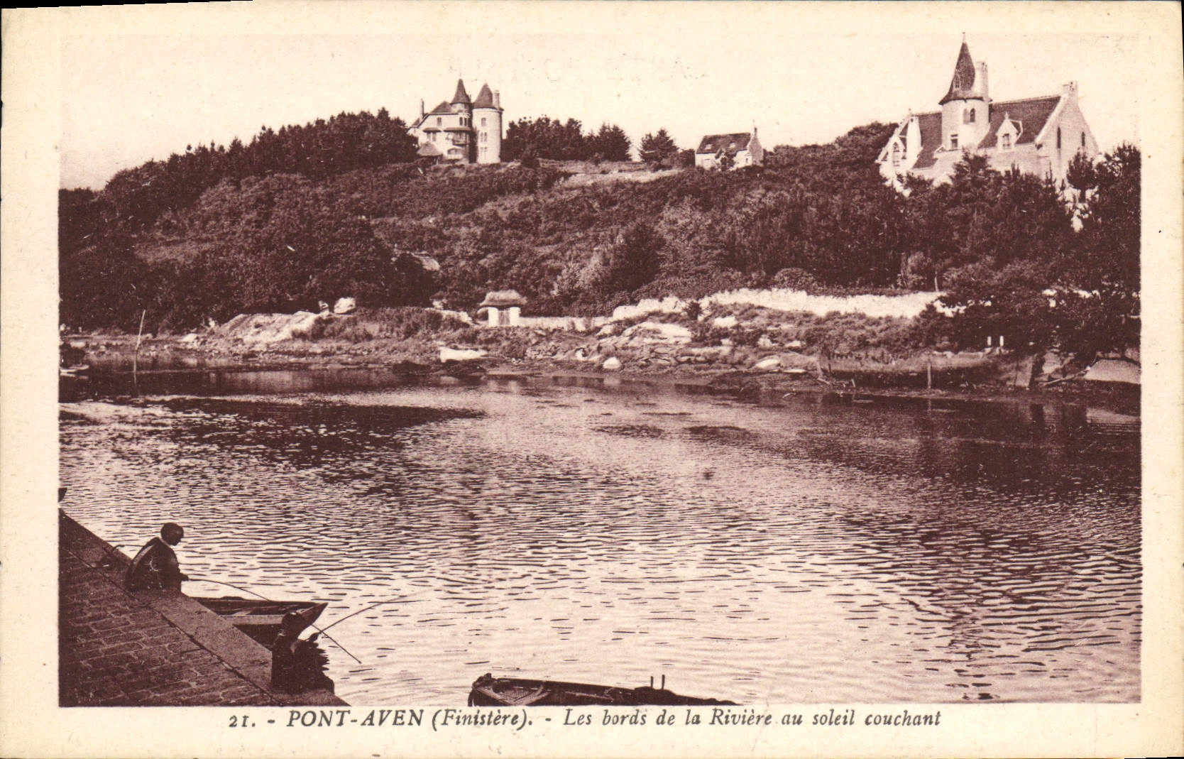 CPA Pont Aven Finistere Les bords de la Riviere au soleil couchant 