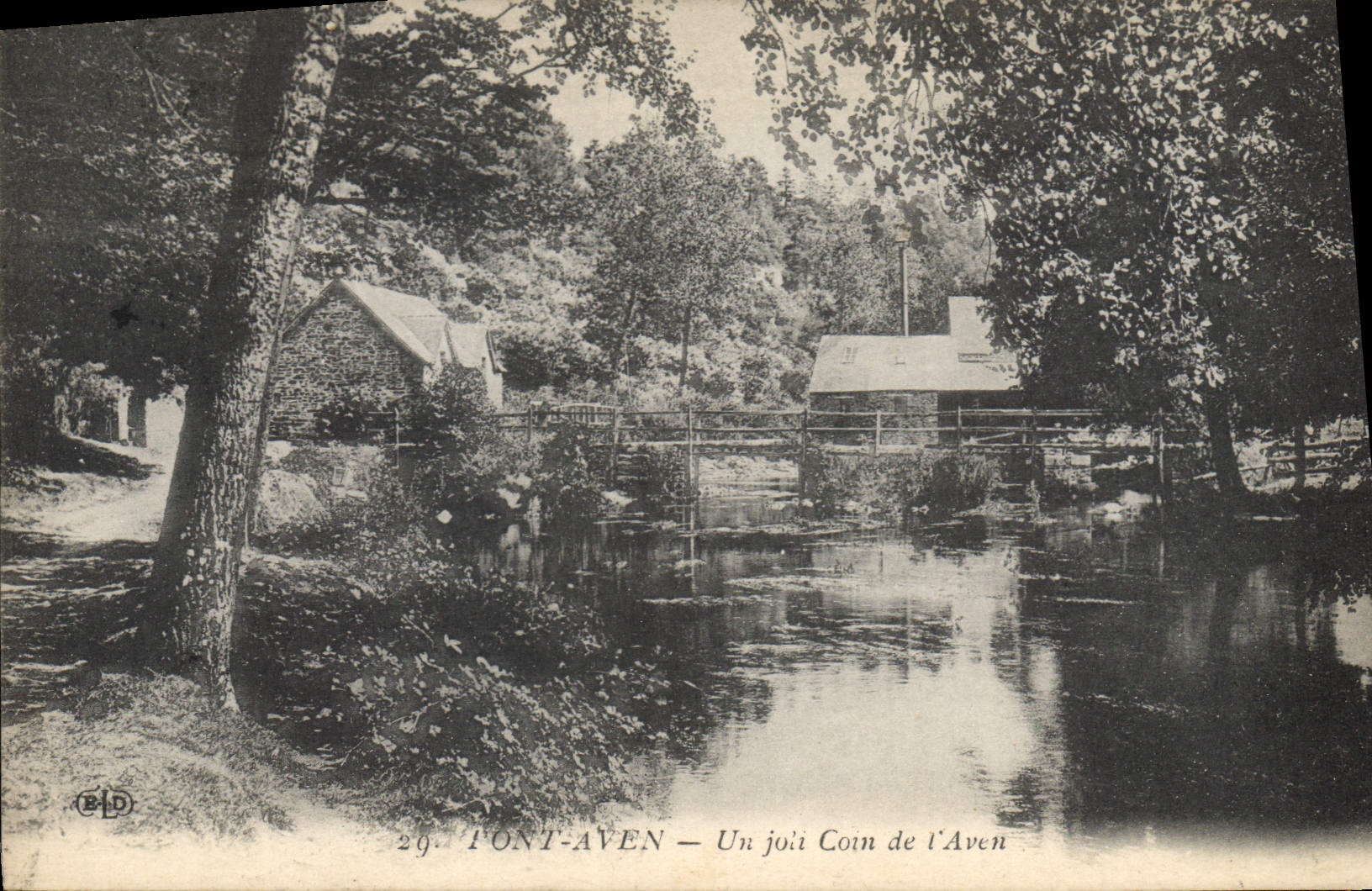 CPA Pont Aven Un joli Coin de l'Aven 