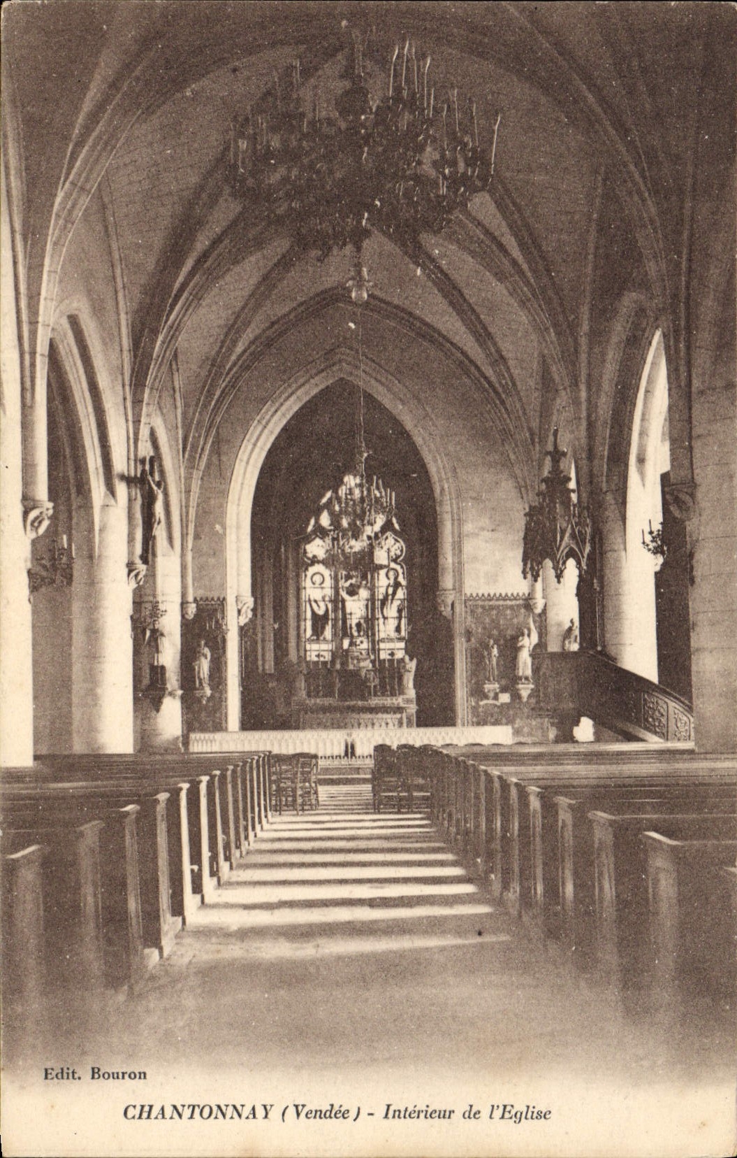 CPA Chantonnay Vendee Interieur de l'Eglise 