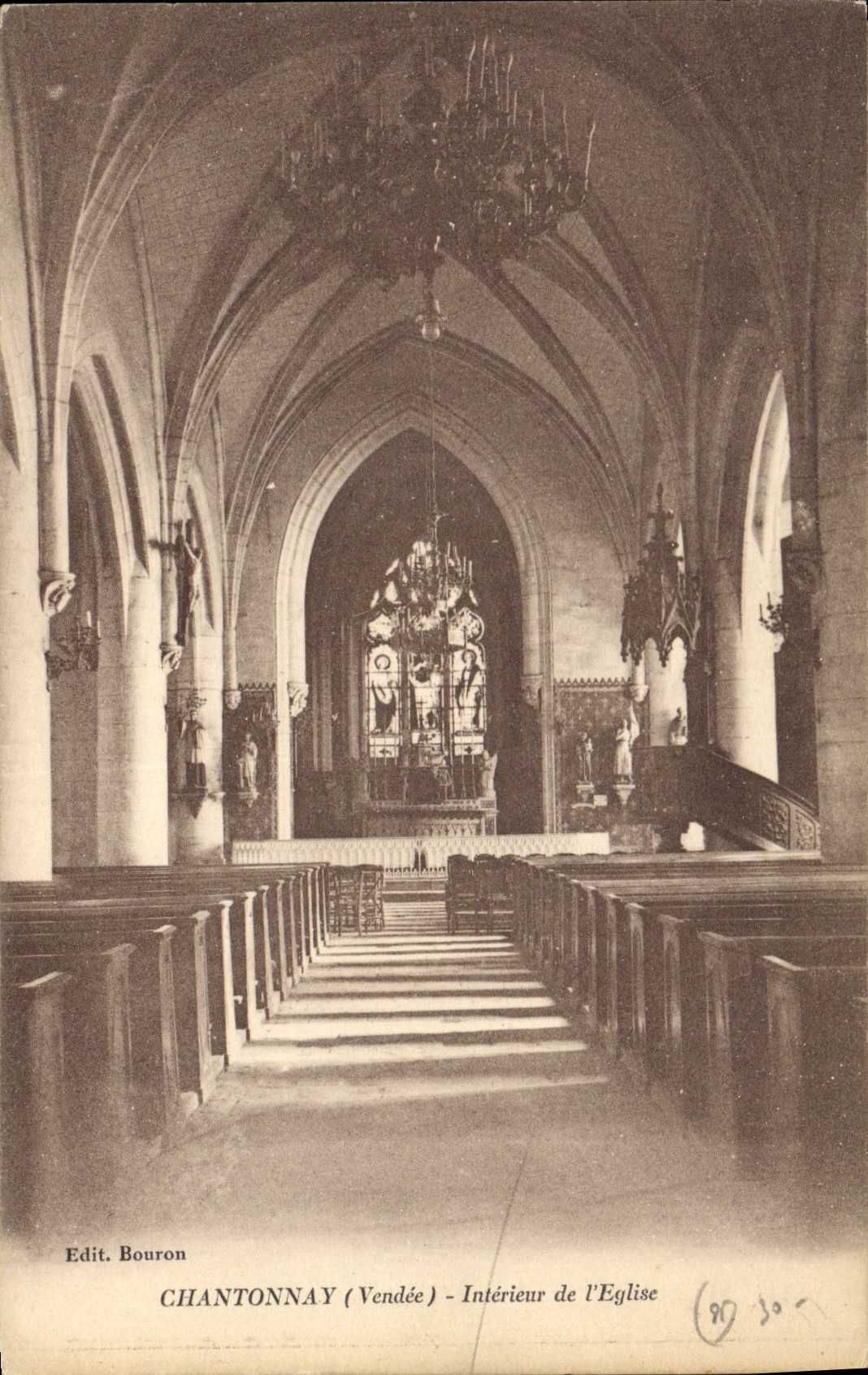 CPA Chantonnay Vendee interieur de l'eglise 