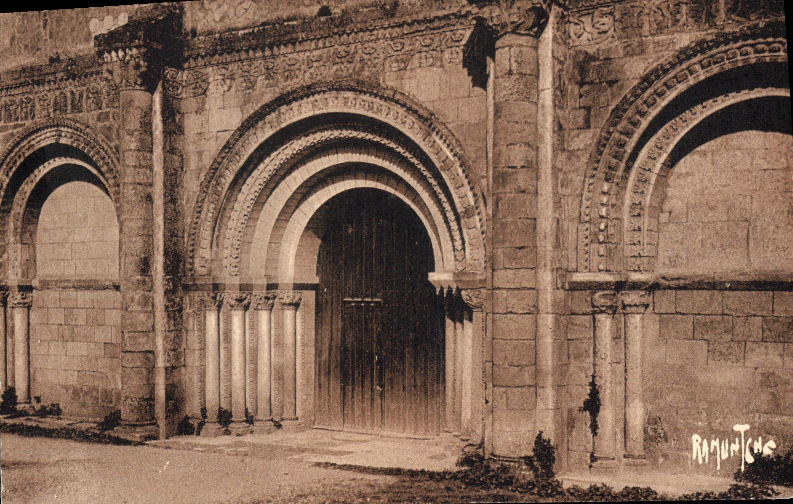 CPA Architecture religieuse de Poitou de l'Abbaye de Nieul sur l'Autize Vendee fondee en 1068 par Gu