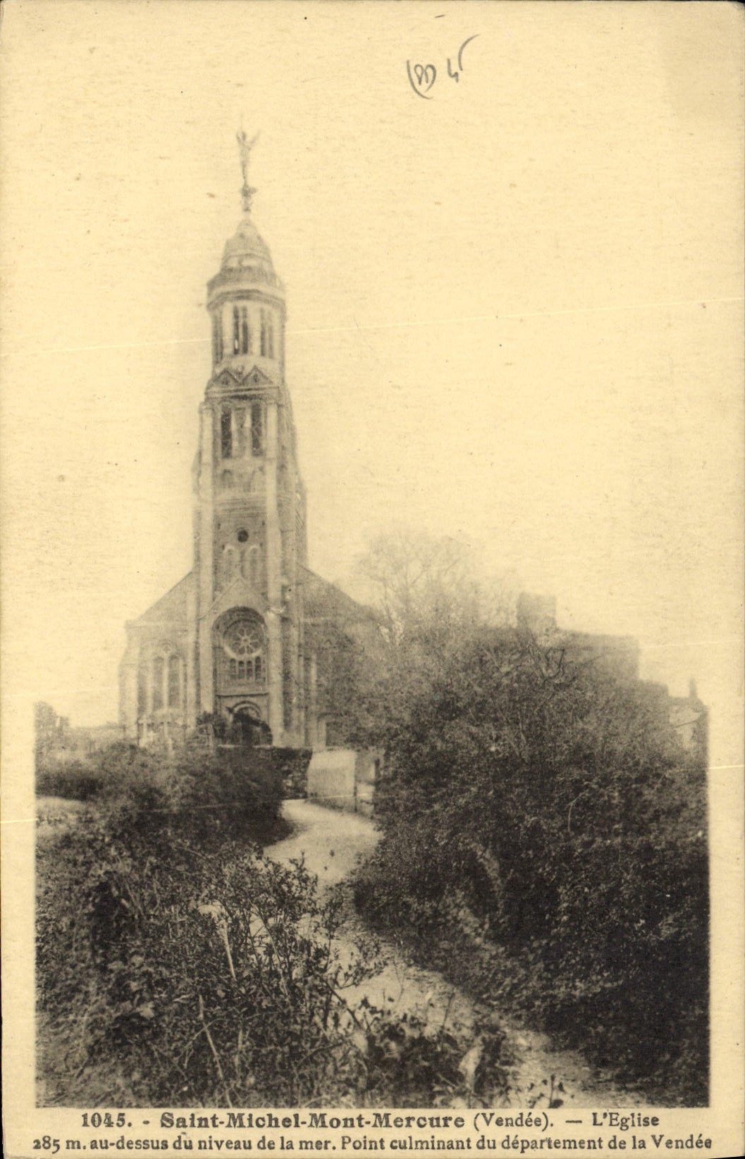 CPA Saint Michel Mont Mercure Vandee l'eglise Point Culminant du departement de la Vendee 