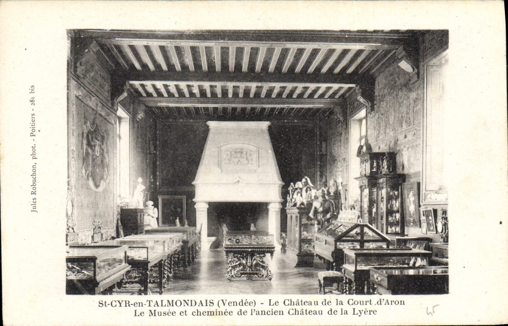 St-CYR-en-TALMONDAIS (Vendée) - Le Château de la Court d'Aron - Le Musée et cheminée de l'ancien Château de la Lyère