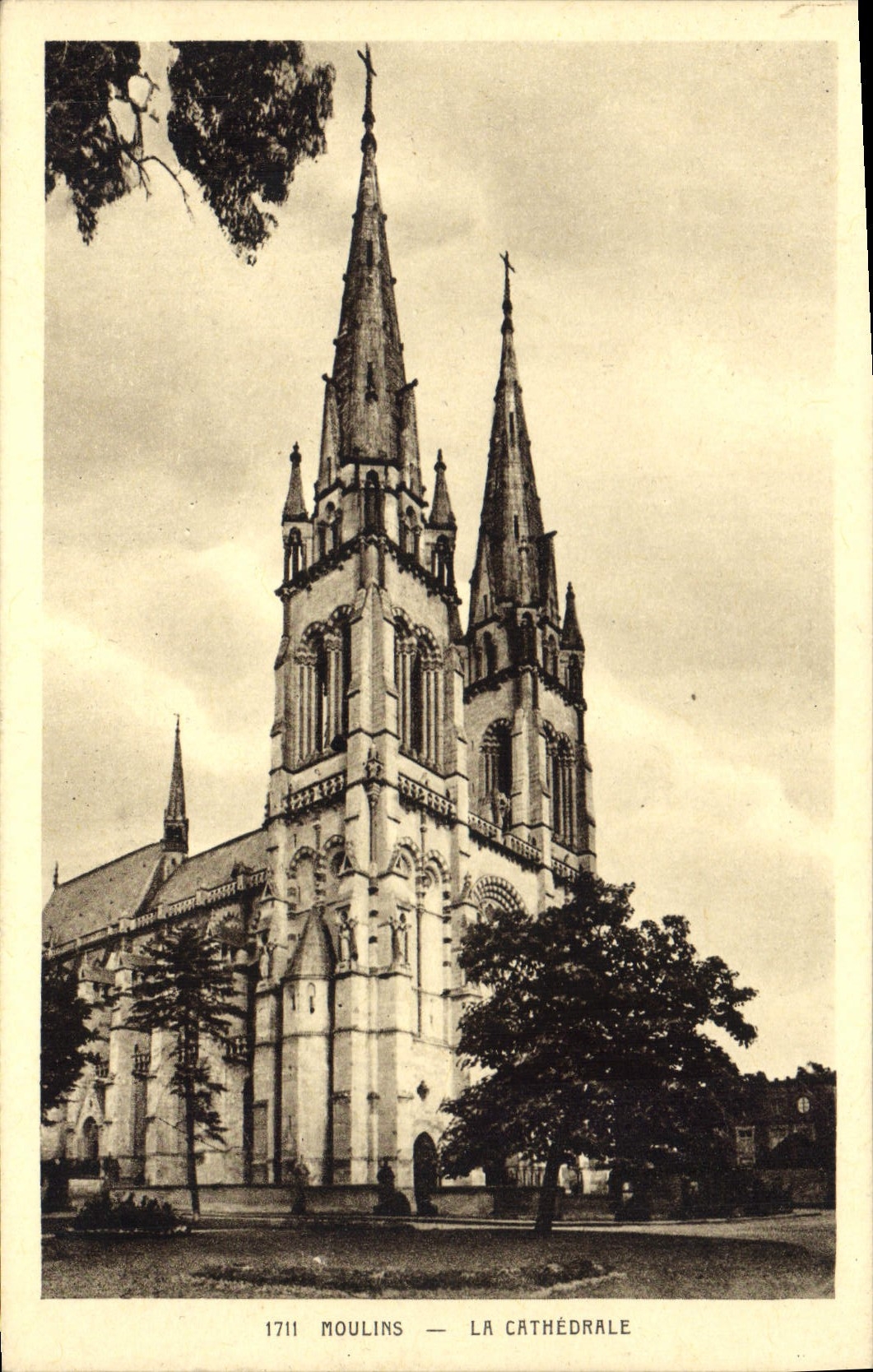 CPA Moulins la cathedrale 
