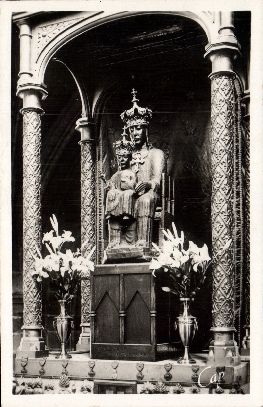 CPA Moulins la Vierge Noire 