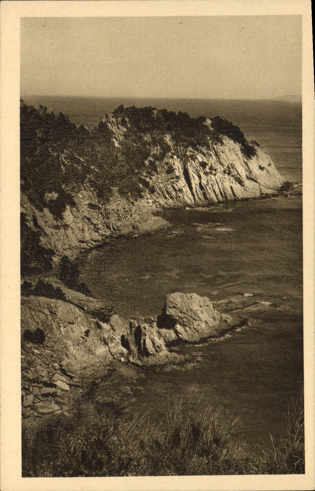 Corniche des Maures - Environs du Lavandou - Le Cap Benat — Édition Léon Lavandou