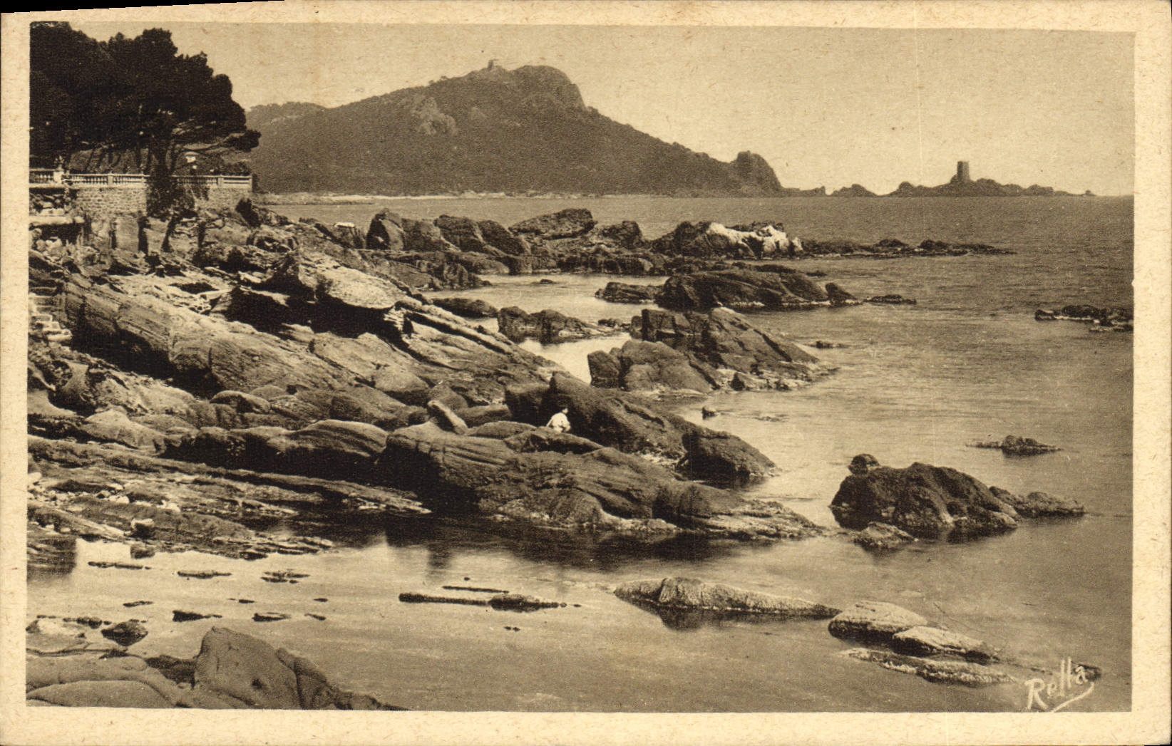 Straße der Corniche d'Or und Insel der Gold von Boulouris — Rolloa