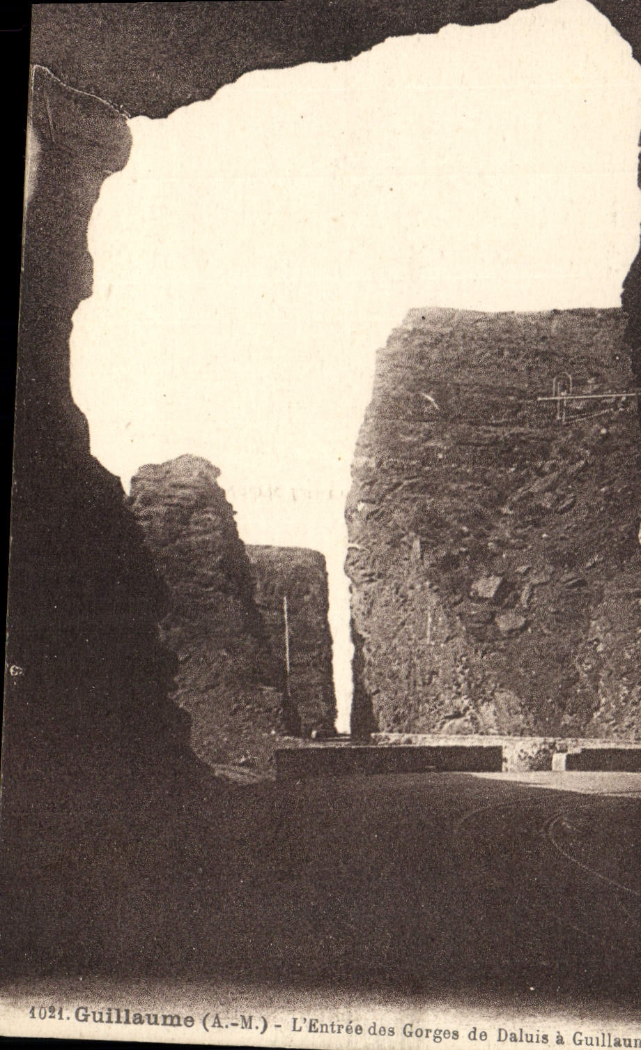 Gorges de Daluis à Guillaume — L'Entrée des Gorges de Daluis à Guillaume (A.-M.) — n° 1021