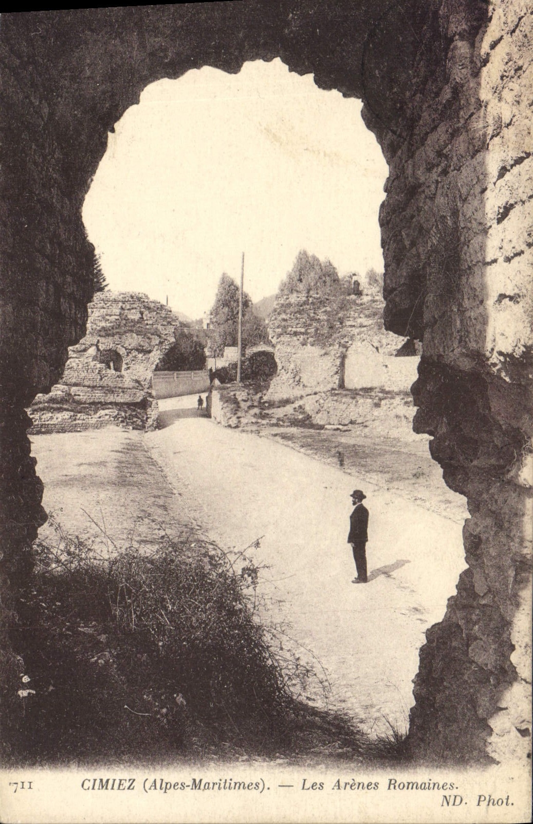 CPA Cimiez A M Les Arenes Romaines 