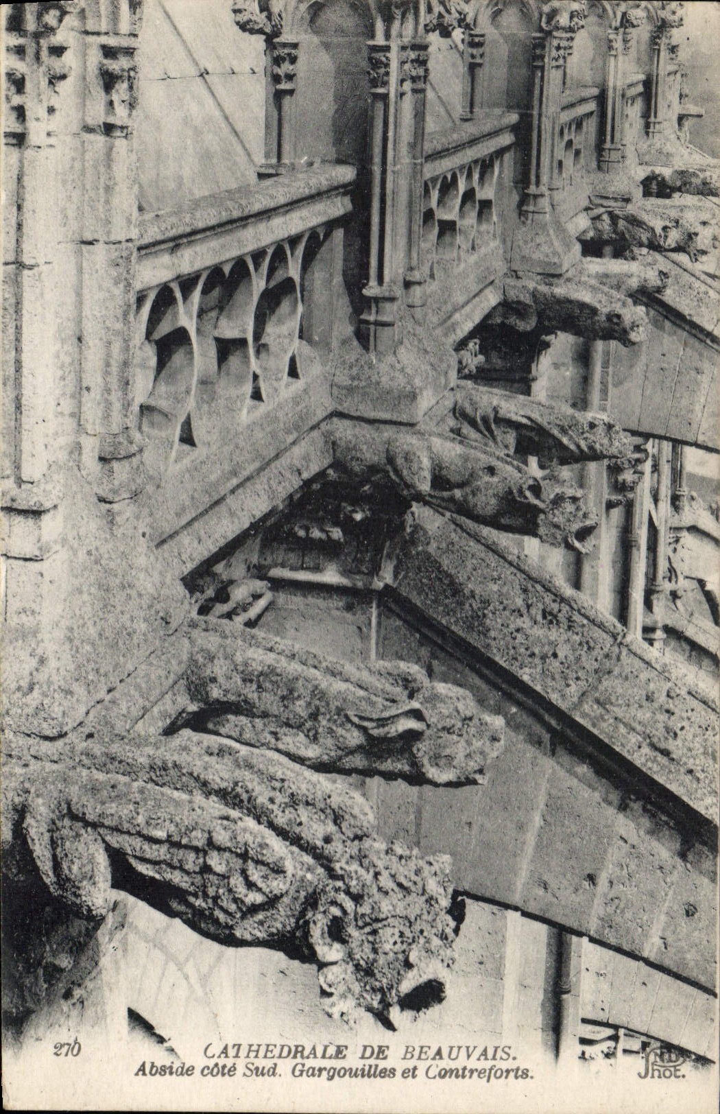 CPA Cathedrale de Beauvais Abside Cote sud Gargouilles et contreforts