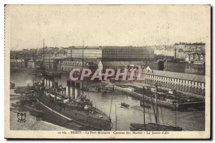 CPA Brest Le Port Militaire Caserne des Marins La Jeanne d'Arc Bateaux