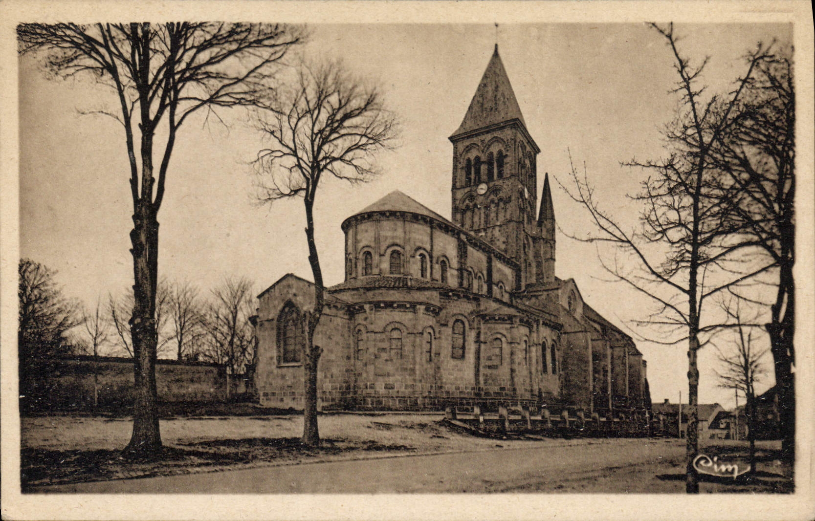 Église Saint-Menoux — XIe et XIIe siècles — Cim